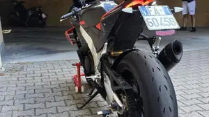 Aprilia RSV4 1100 Factory (2021 - 24)  (3)