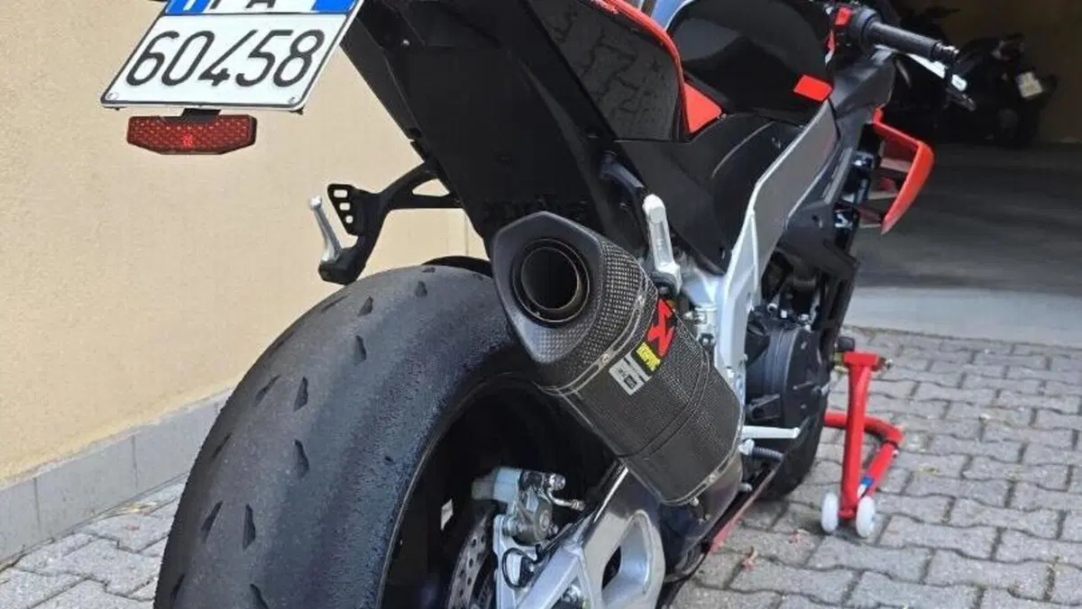 Aprilia RSV4 1100 Factory (2021 - 24)  (4)