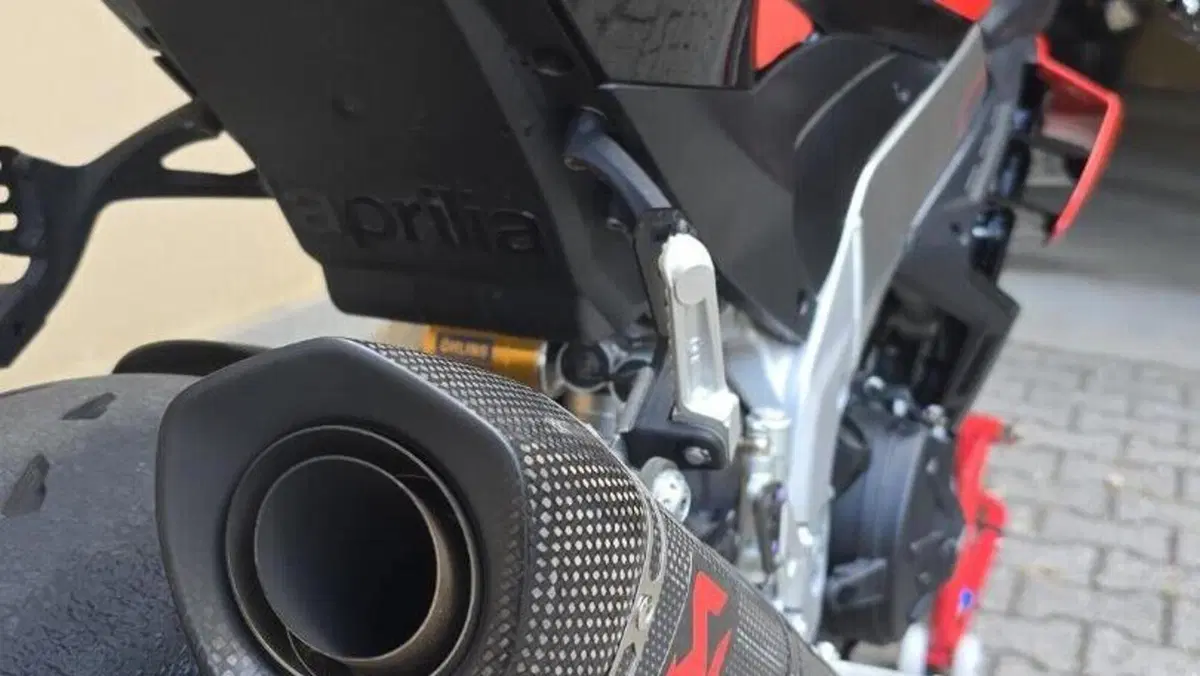 Aprilia RSV4 1100 Factory (2021 - 24)  (5)