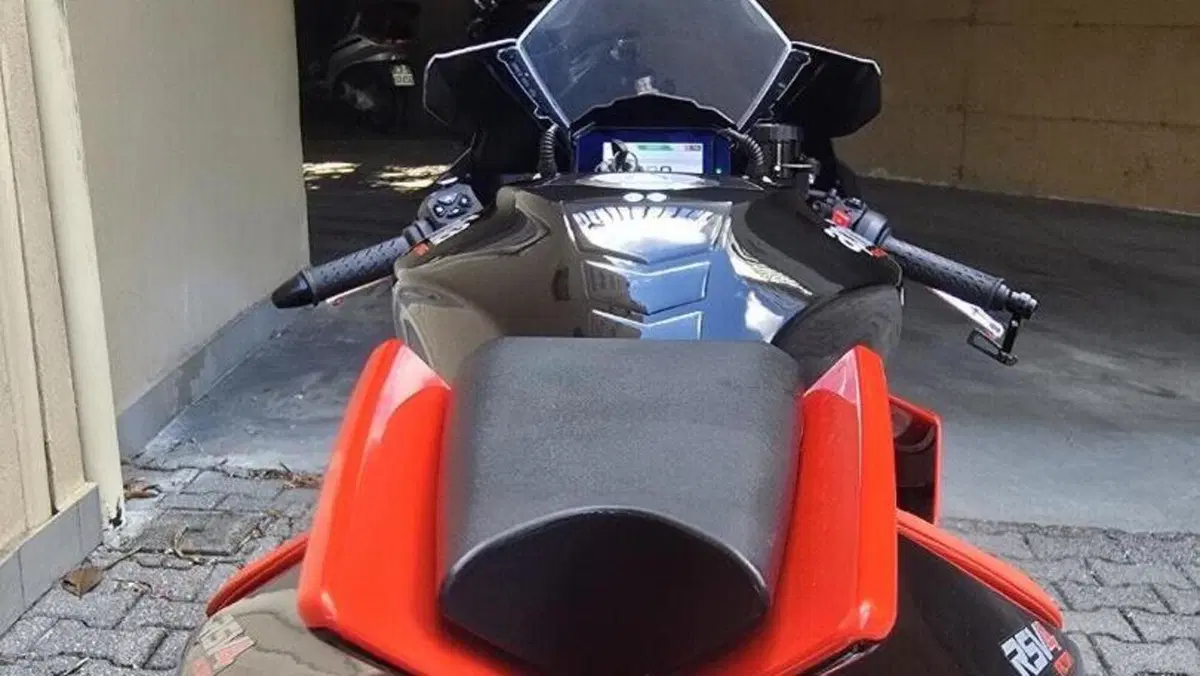 Aprilia RSV4 1100 Factory (2021 - 24)  (8)