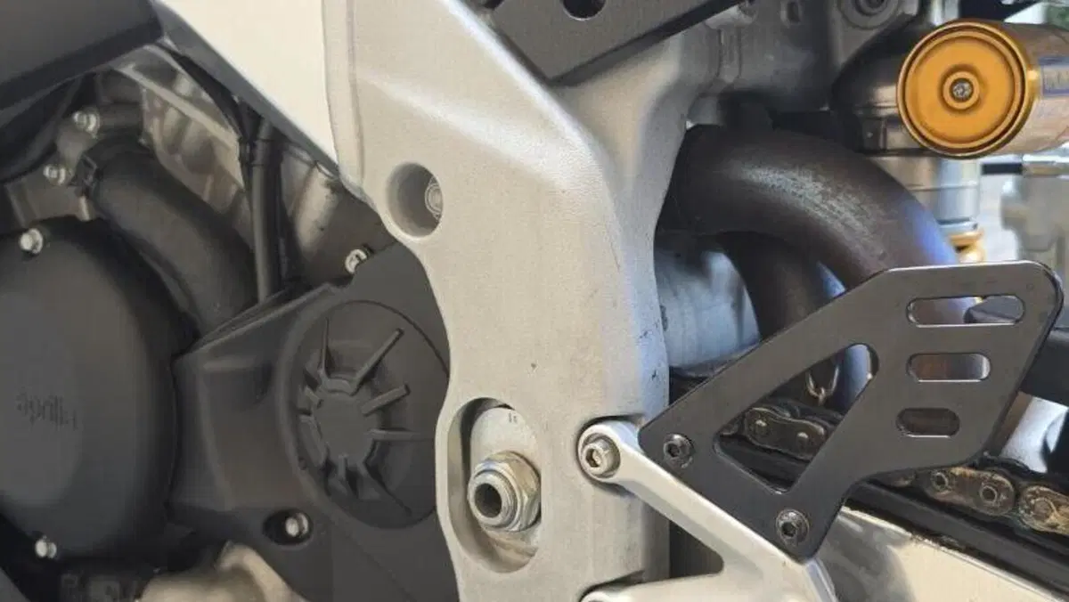 Aprilia RSV4 1100 Factory (2021 - 24)  (12)