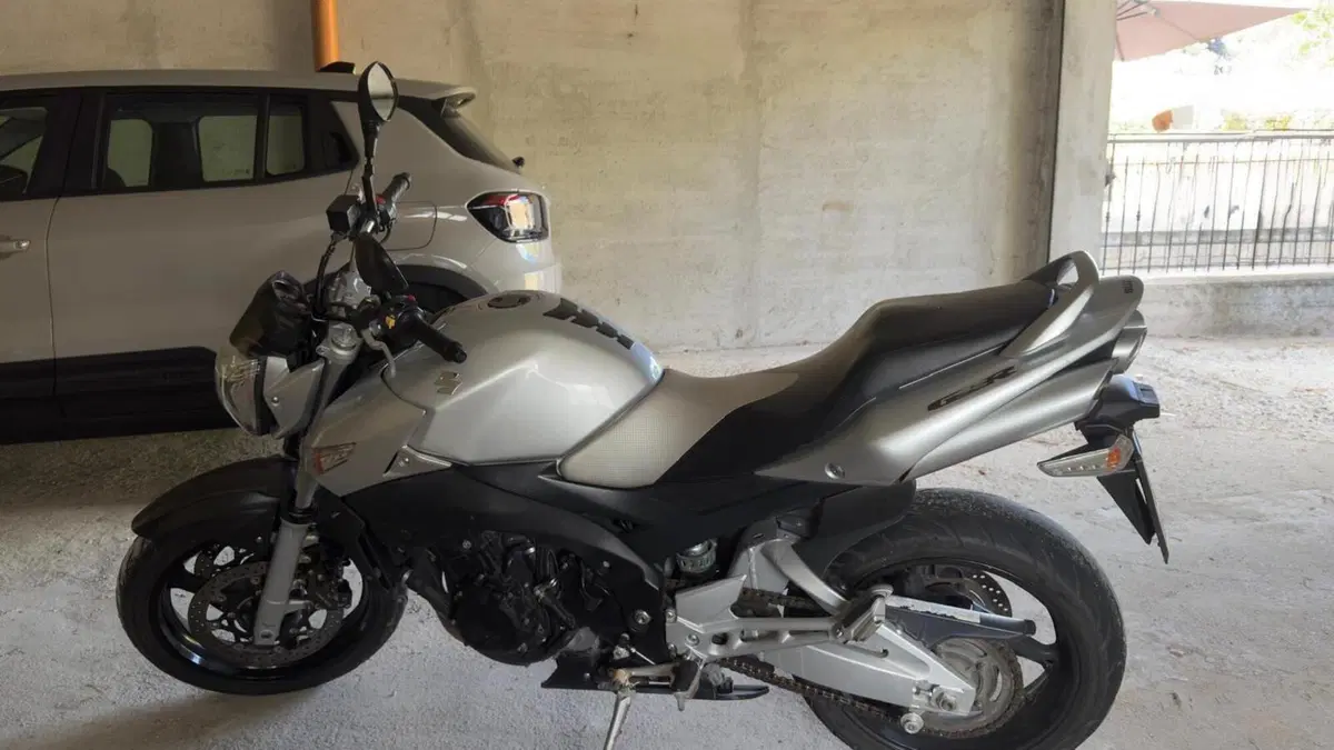 Suzuki GSR 600 (2006 - 11)  (3)