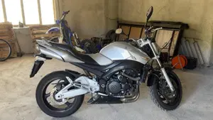 Suzuki GSR 600 (2006 - 11)  (4)