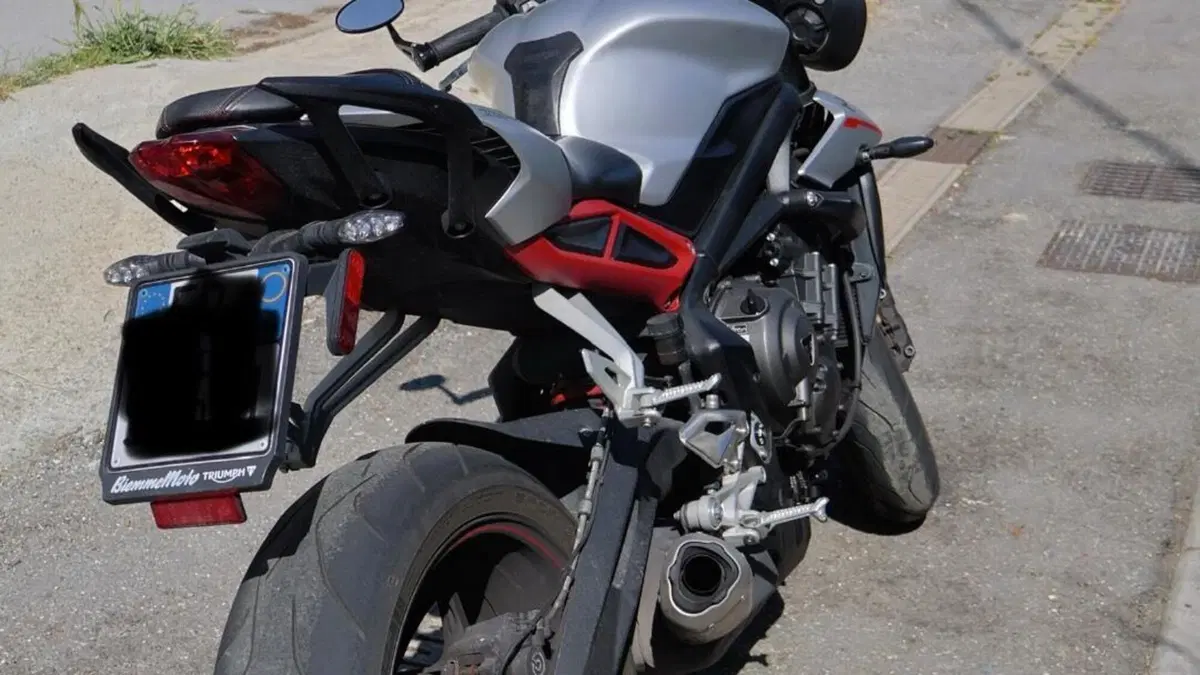 Triumph Street Triple R (2017 - 20)  (2)