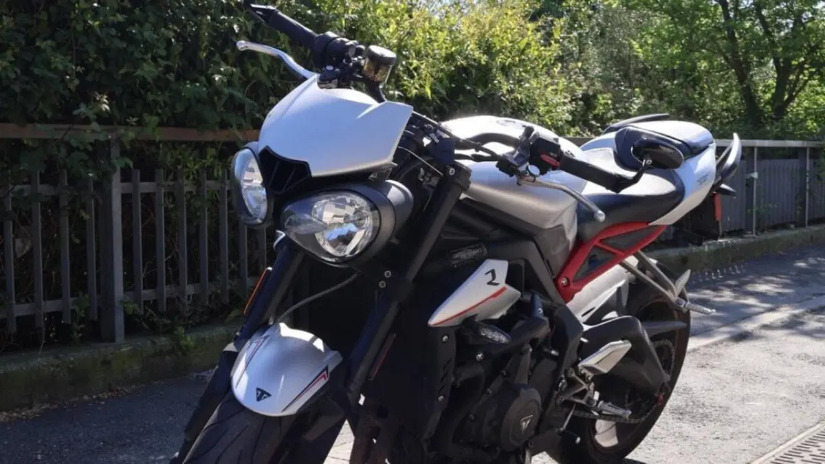 Triumph Street Triple R (2017 - 20)  (4)