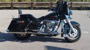 Harley-Davidson 1584 Electra Glide Ultra Classic (2007) - FLHTCU  (2)
