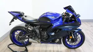 Yamaha YZF R7 (2021 - 25)  (2)