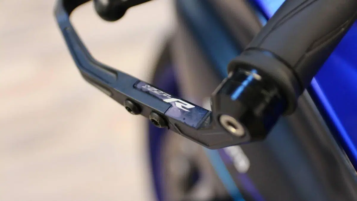 Yamaha YZF R7 (2021 - 25)  (14)