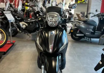 Piaggio Beverly 300 i.e. Police ABS-ASR (2017 - 20) - Annuncio 10061783