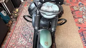 Moto Guzzi V7 Stone Centenario (2021 - 22)  (2)