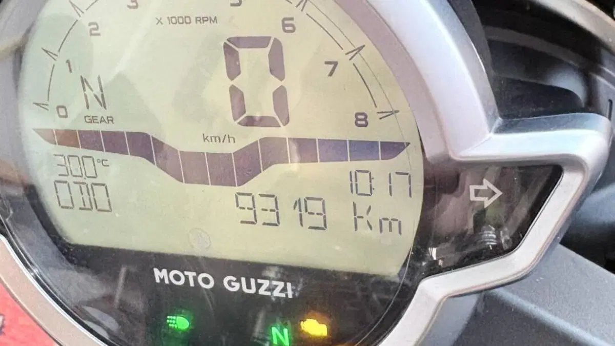 Moto Guzzi V7 Stone Centenario (2021 - 22)  (6)