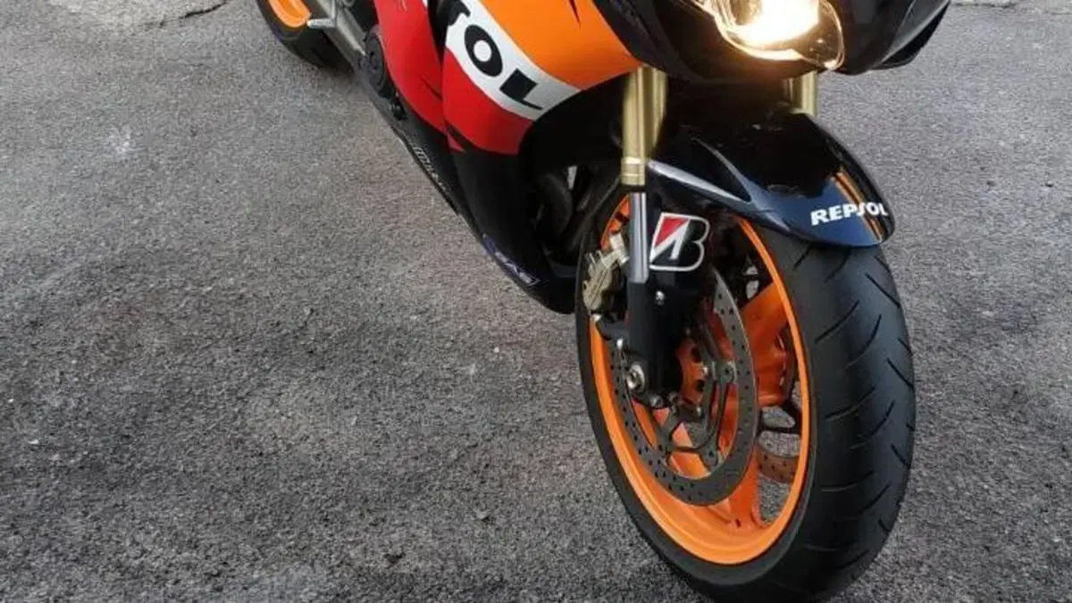 Honda CBR 1000 RR Fireblade (2008 - 11)  (2)