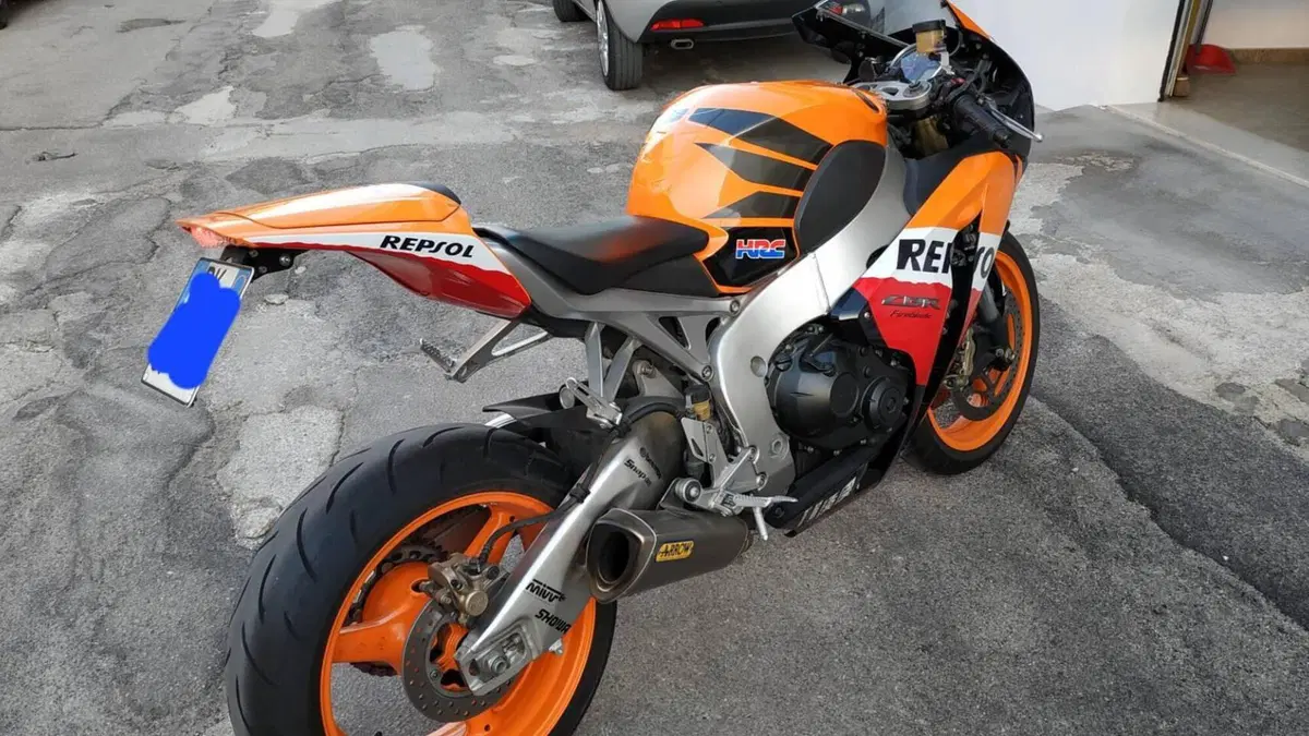 Honda CBR 1000 RR Fireblade (2008 - 11)  (6)