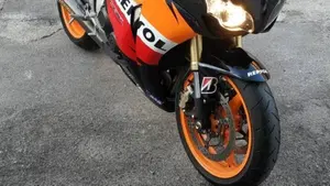 Honda CBR 1000 RR Fireblade (2008 - 11)  (12)