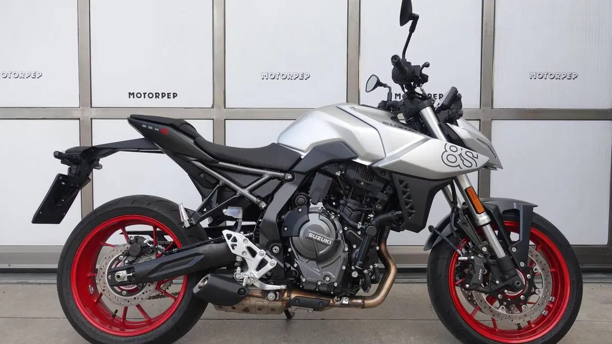 Suzuki GSX-8S (2025 - 26)  (2)