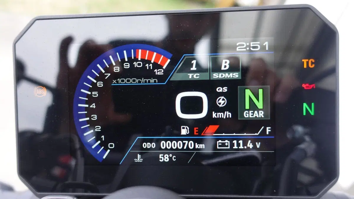 Suzuki GSX-8S (2025 - 26)  (4)