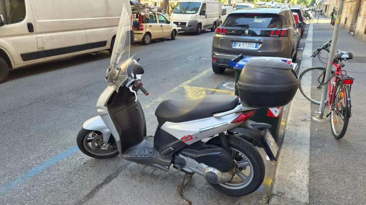 Aprilia Sportcity 200  (2)