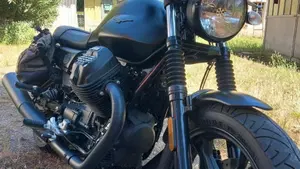 Moto Guzzi V7 III Stone (2017 - 20) 