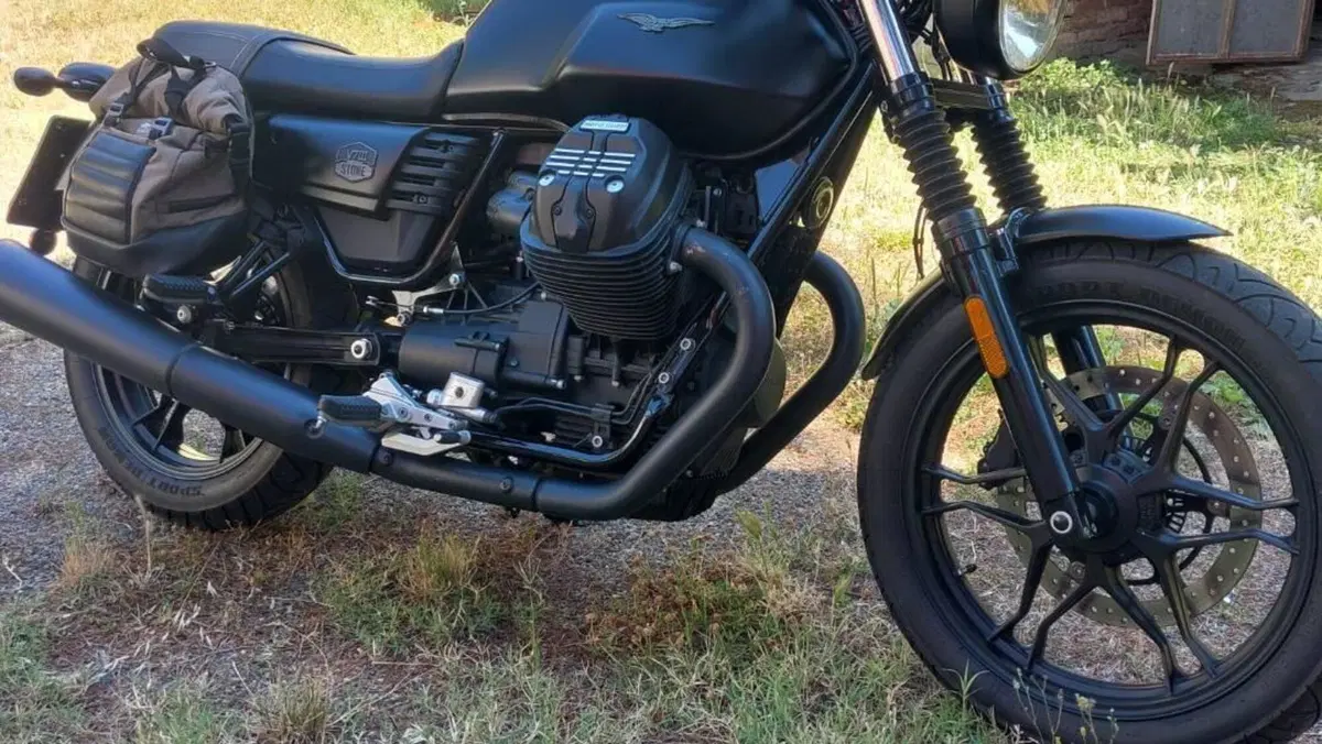 Moto Guzzi V7 III Stone (2017 - 20)  (3)