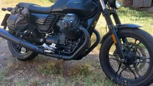 Moto Guzzi V7 III Stone (2017 - 20)  (3)