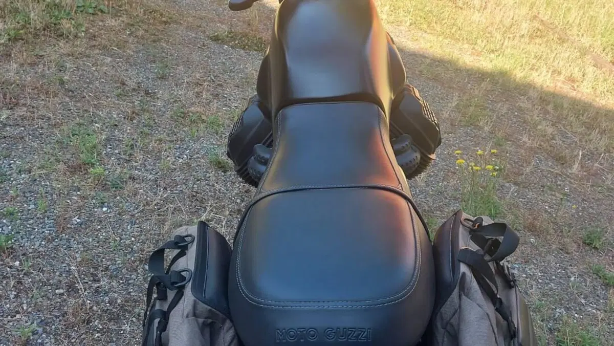 Moto Guzzi V7 III Stone (2017 - 20)  (6)