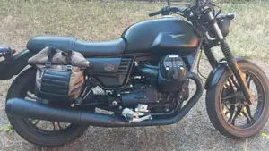 Moto Guzzi V7 III Stone (2017 - 20)  (7)