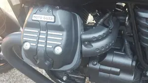 Moto Guzzi V7 III Stone (2017 - 20)  (9)