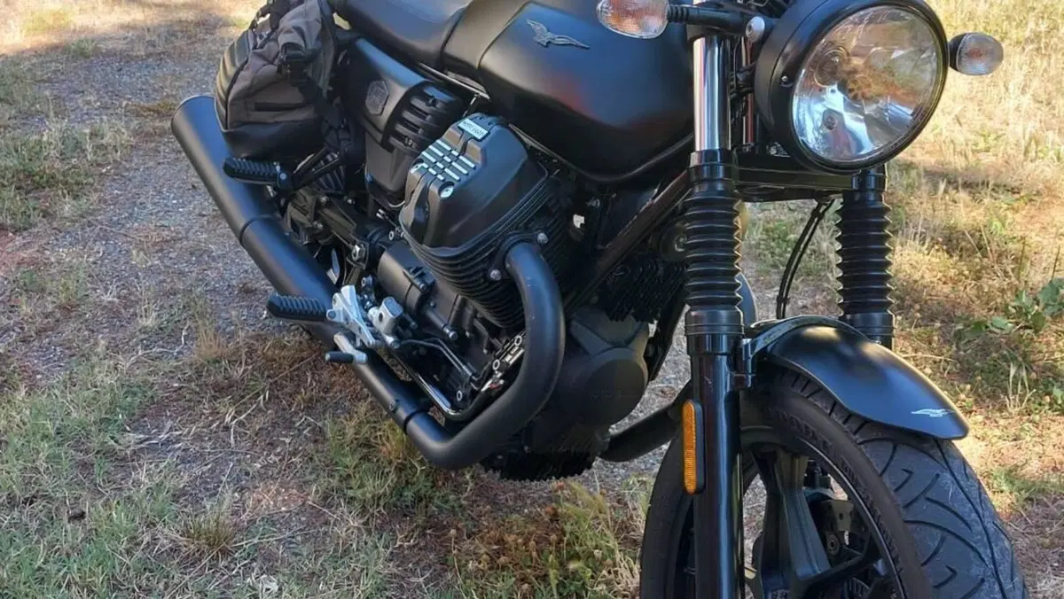 Moto Guzzi V7 III Stone (2017 - 20)  (10)