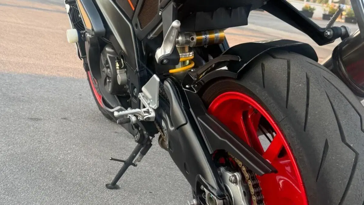 Aprilia Tuono 1000 (2003 - 04)  (4)