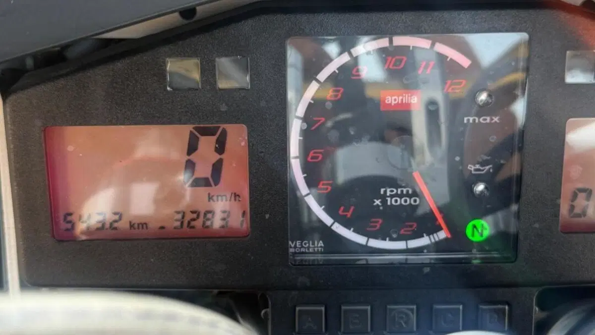Aprilia Tuono 1000 (2003 - 04)  (6)