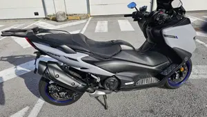 Yamaha T-Max 560 Tech Max (2020)  (2)