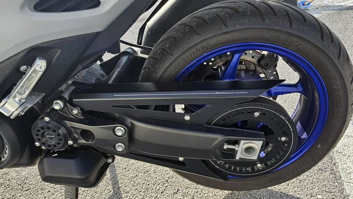 Yamaha T-Max 560 Tech Max (2020)  (7)