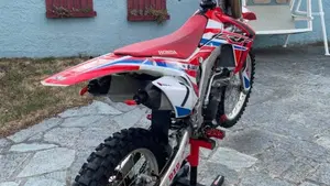 Honda CRF 250R (2017)  (2)