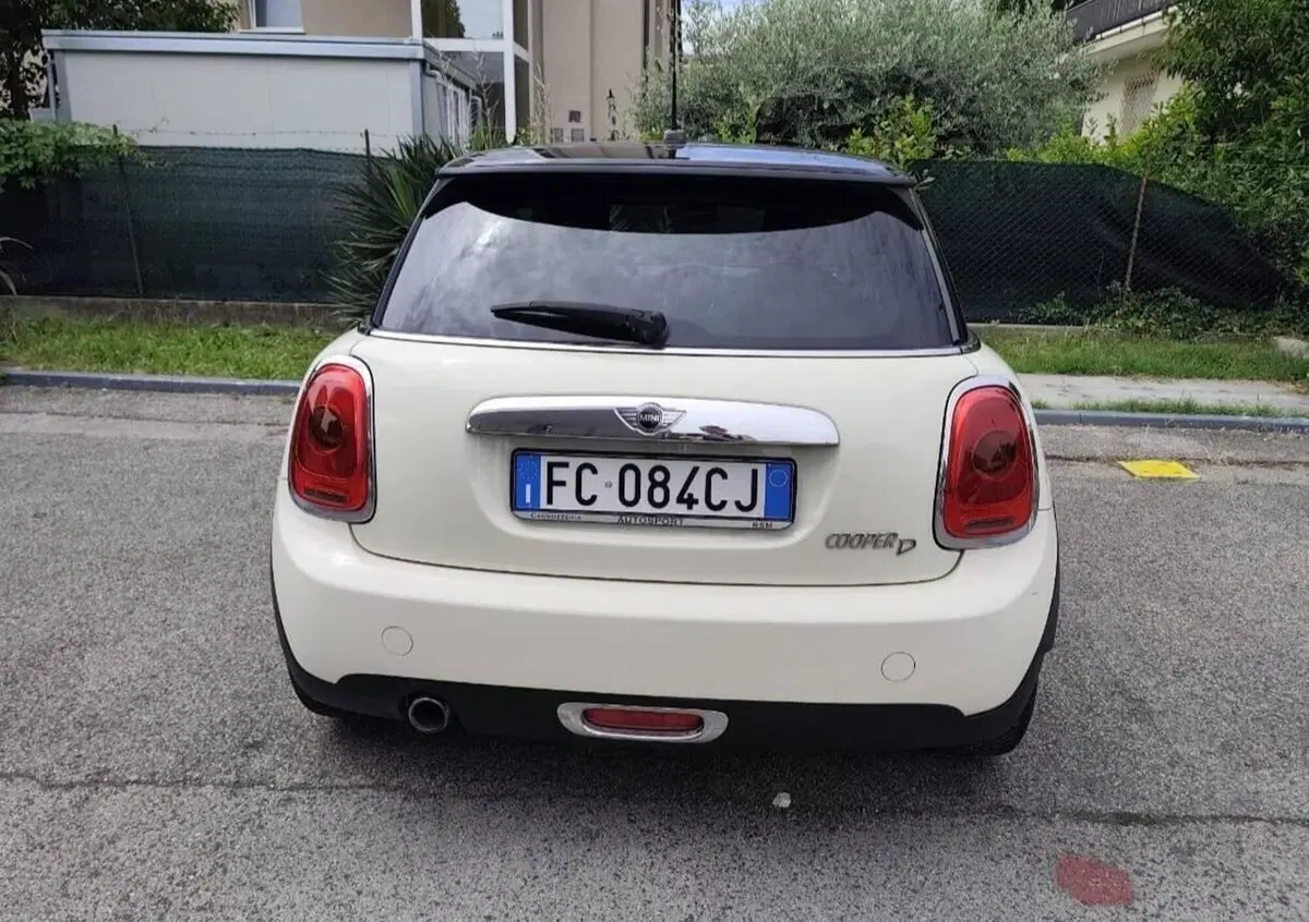 MINI Mini 1.5 Cooper D (2)