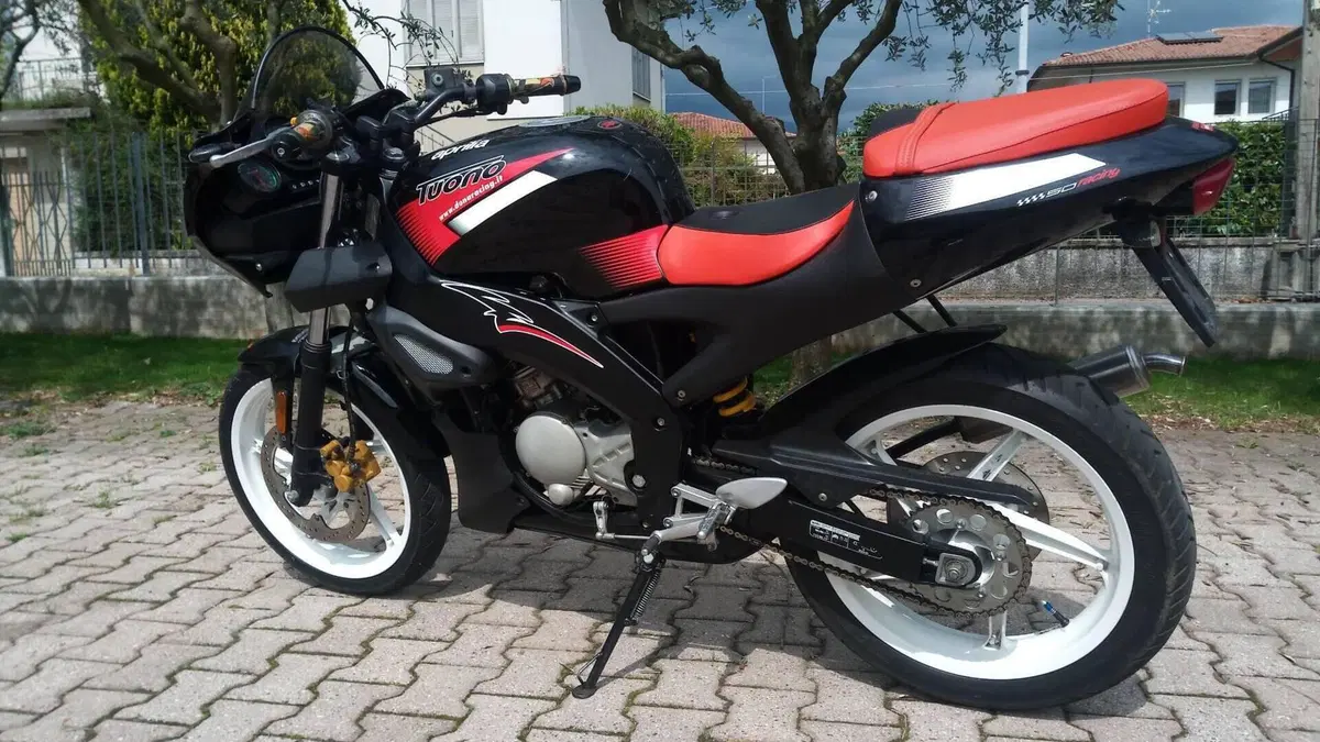 Aprilia Tuono 50 (2003 - 05)  (2)