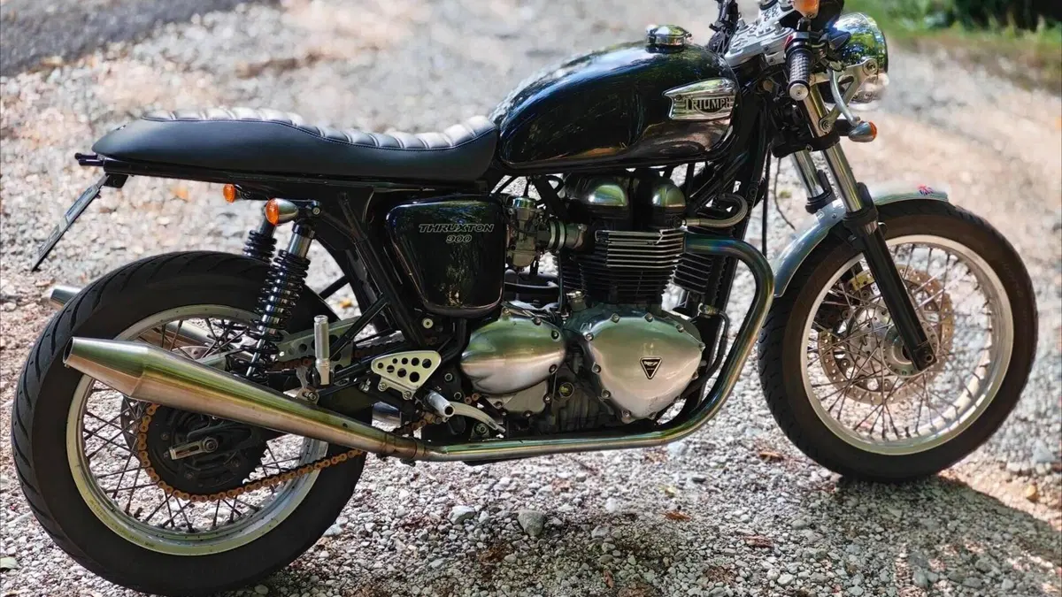Triumph Thruxton 900 (2004 - 15)  (2)