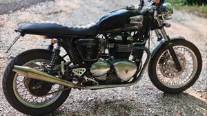 Triumph Thruxton 900 (2004 - 15)  (2)
