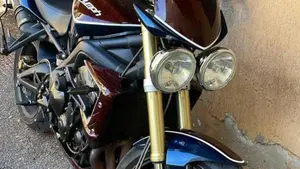 Triumph Street Triple (2007 - 12)  (2)
