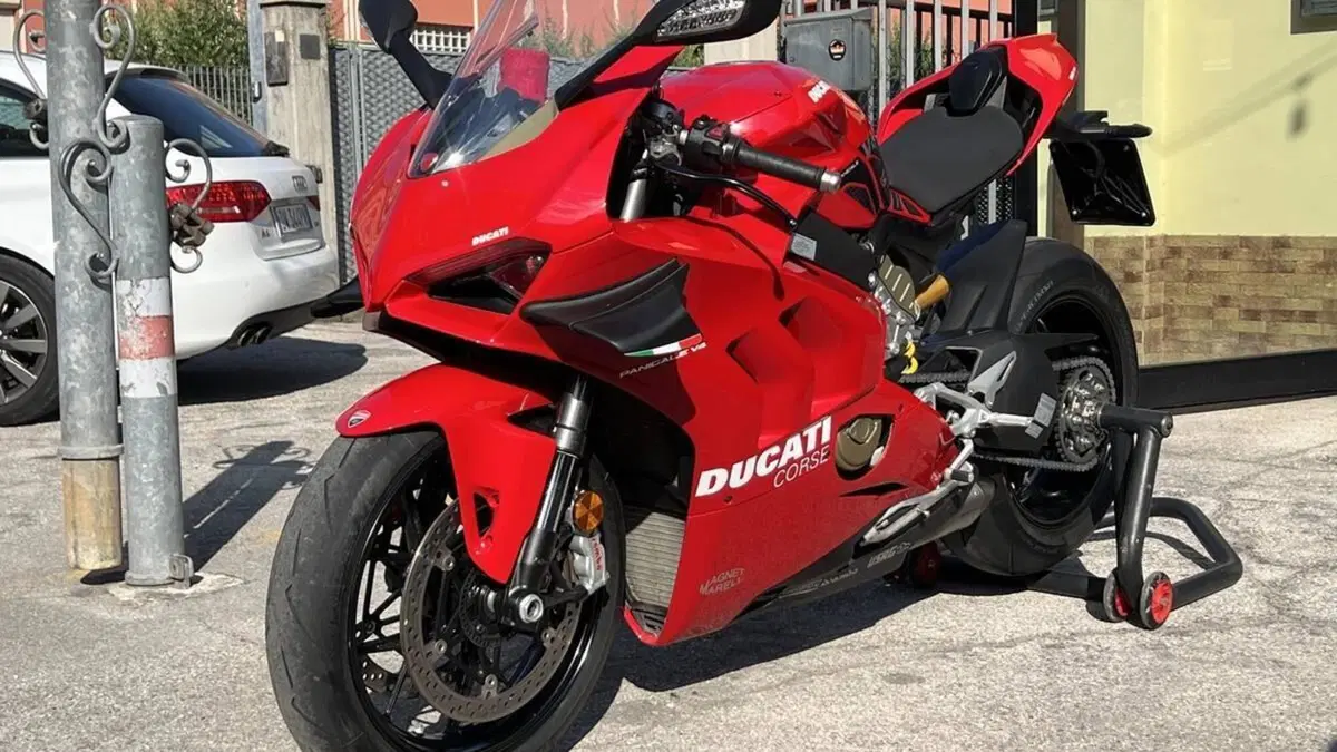 Ducati Panigale V4 1100 (2021)  (2)