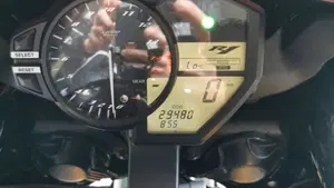 Yamaha YZF R1 (2012 - 14)  (2)