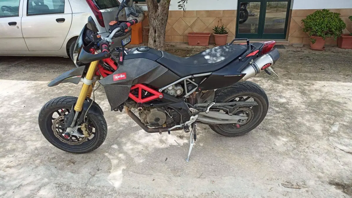 Aprilia Dorsoduro 750 Factory (2010 - 13)  (3)