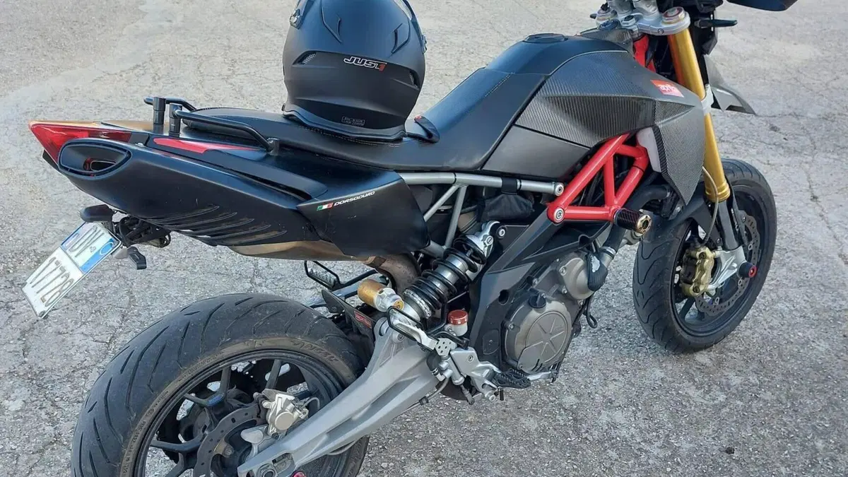Aprilia Dorsoduro 750 Factory (2010 - 13)  (4)