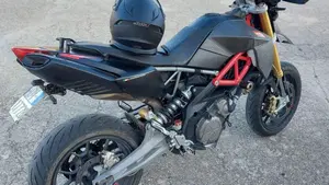 Aprilia Dorsoduro 750 Factory (2010 - 13)  (4)
