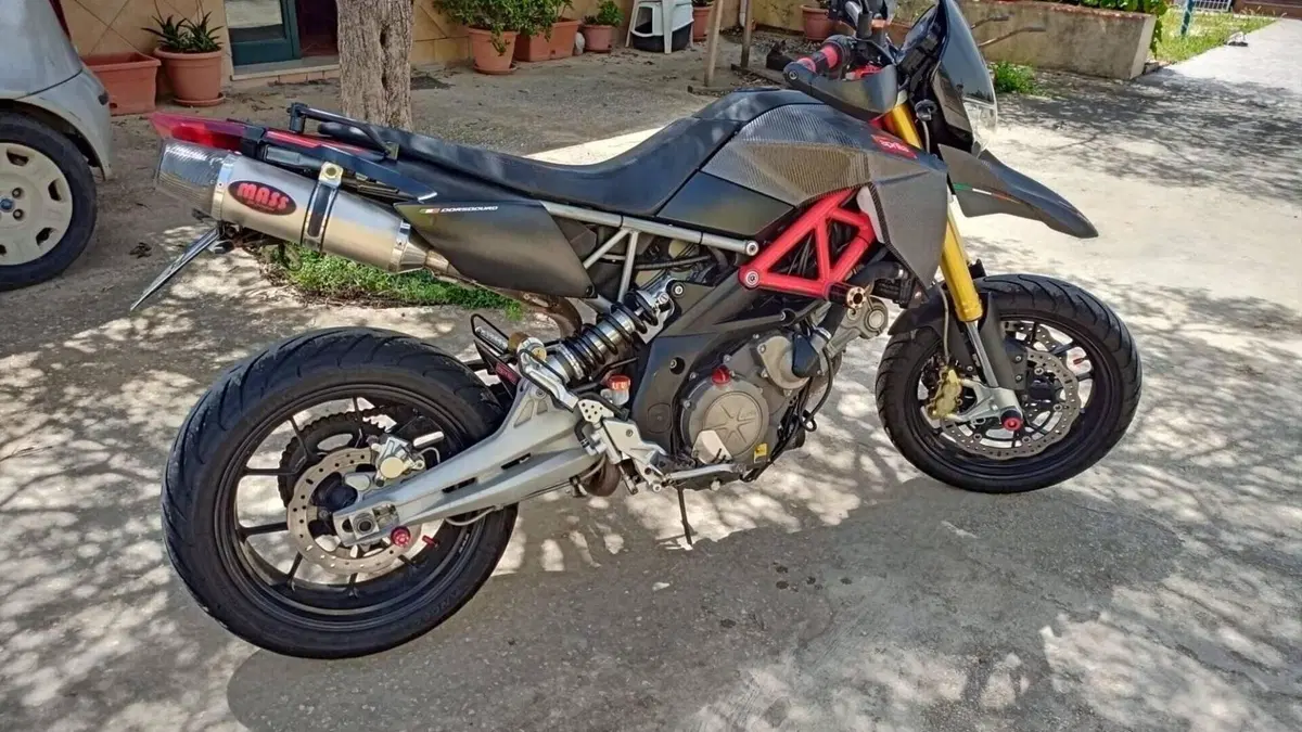 Aprilia Dorsoduro 750 Factory (2010 - 13)  (5)