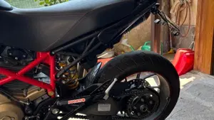 Ducati Hypermotard 1100 EVO SP (2010 - 12)  (2)