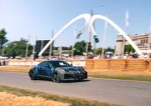 Alpine A110 FUTURE debutta a Goodwood 2026: Gasly porta in collina la prima vera sportiva elettrica