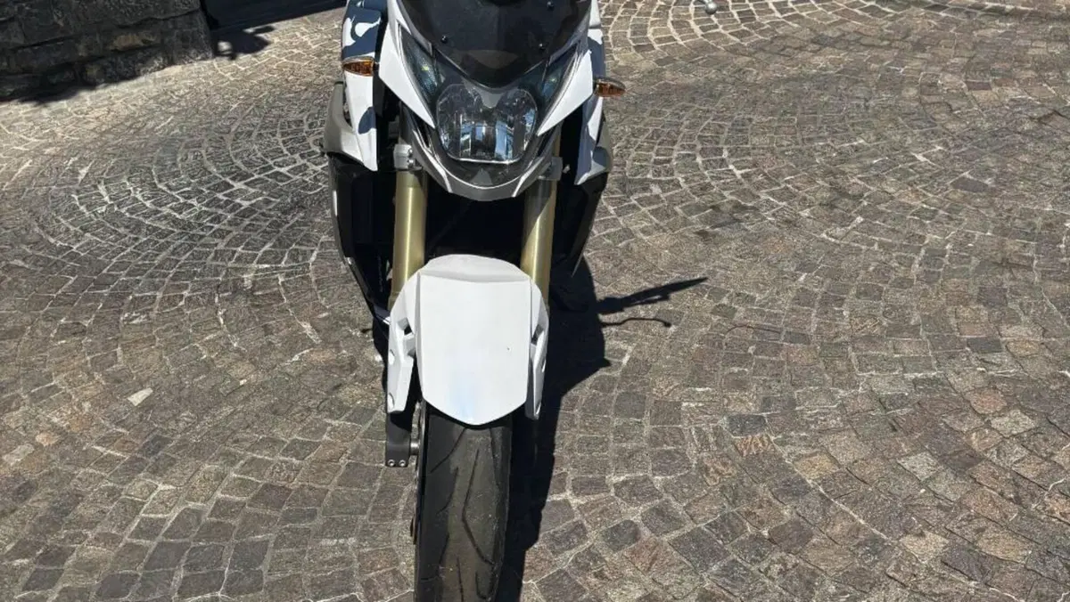 Suzuki GSR 750 (2010 - 15)  (3)