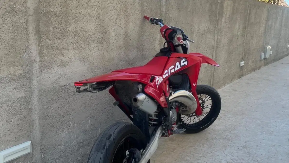 GASGAS MC 125 (2024)  (3)