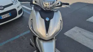 Piaggio Beverly 400 ABS-ASR (2021 - 24)  (2)