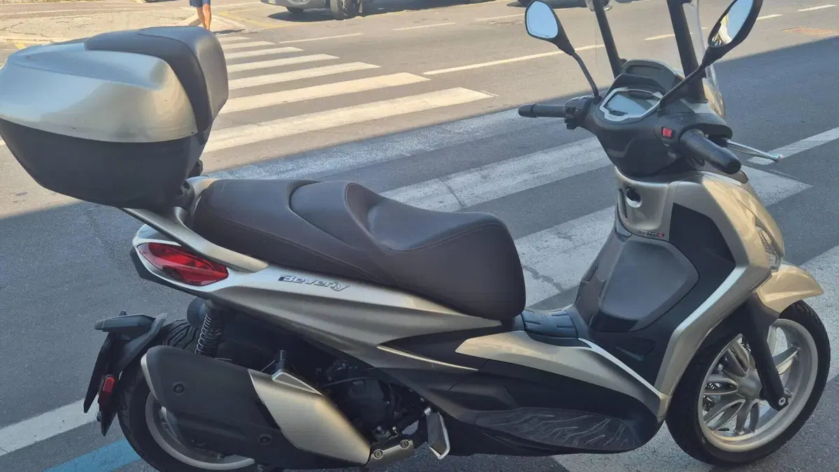 Piaggio Beverly 400 ABS-ASR (2021 - 24)  (4)